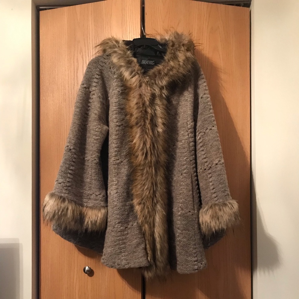 WOMENS LIGHTWEIGHT FUR HOODED JACKET